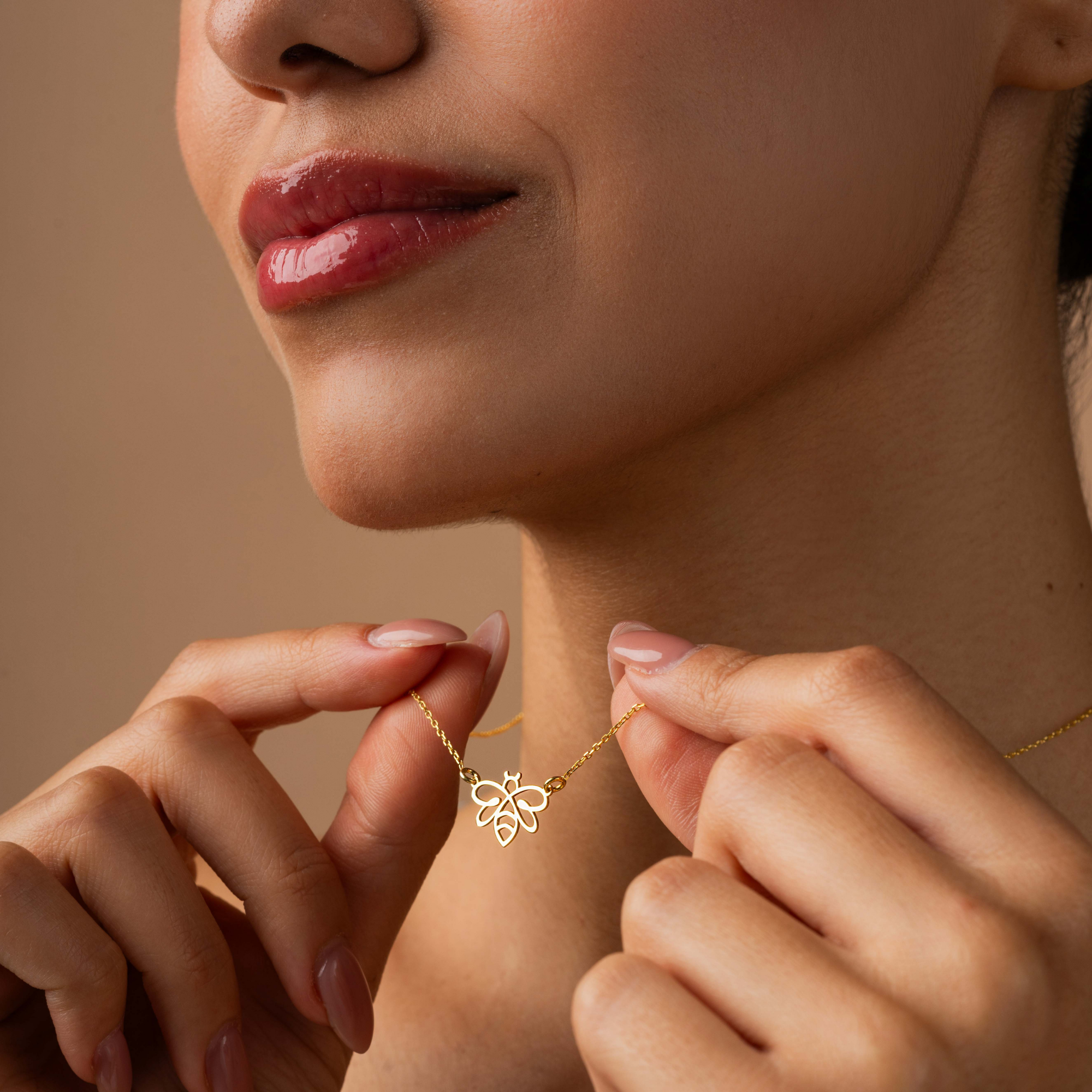 Honey Bee Necklace – UXV Jewelry