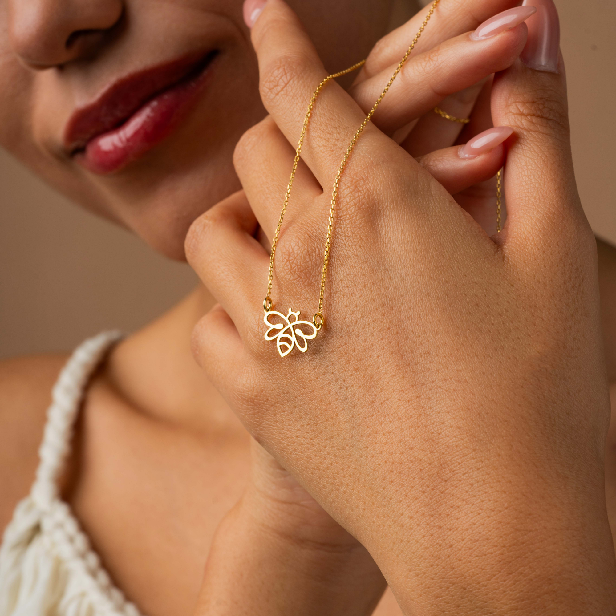Honey Bee Necklace – UXV Jewelry