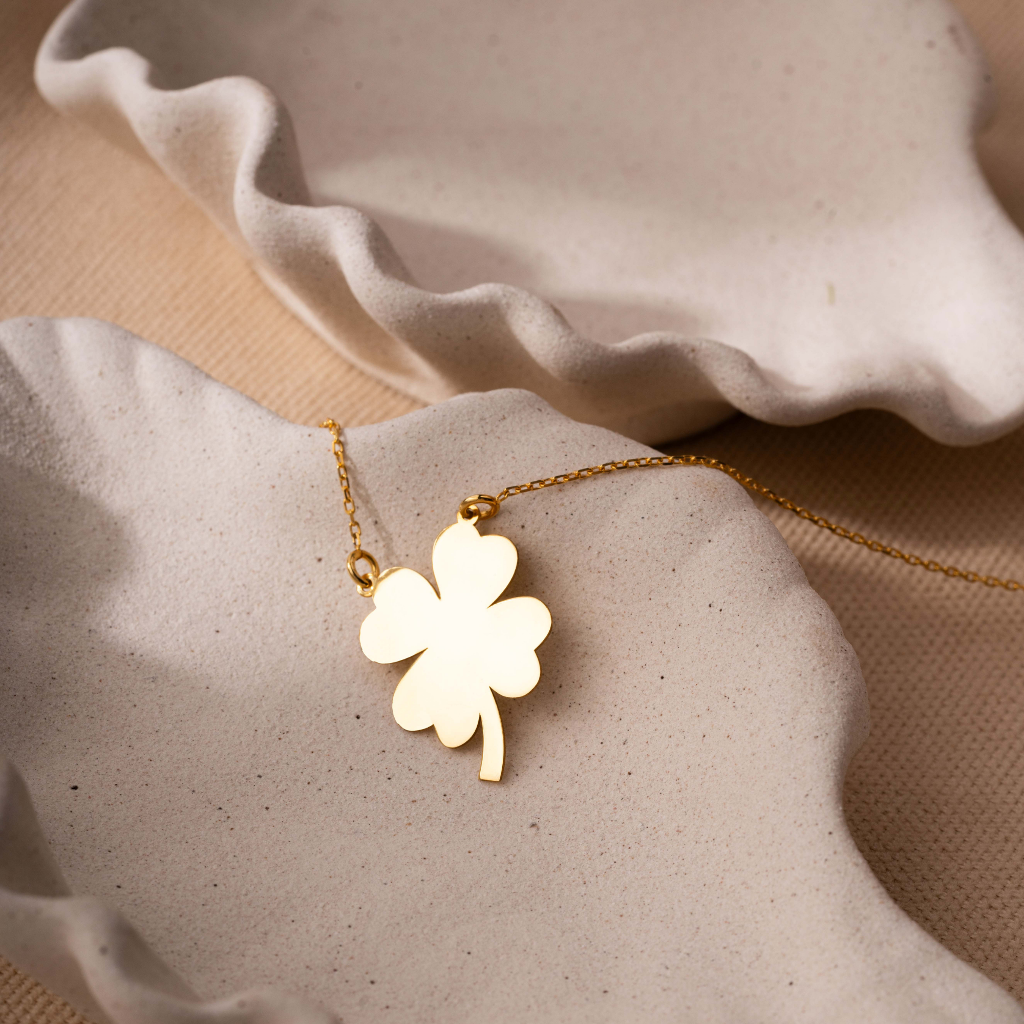 Clover Necklace – UXV Jewelry