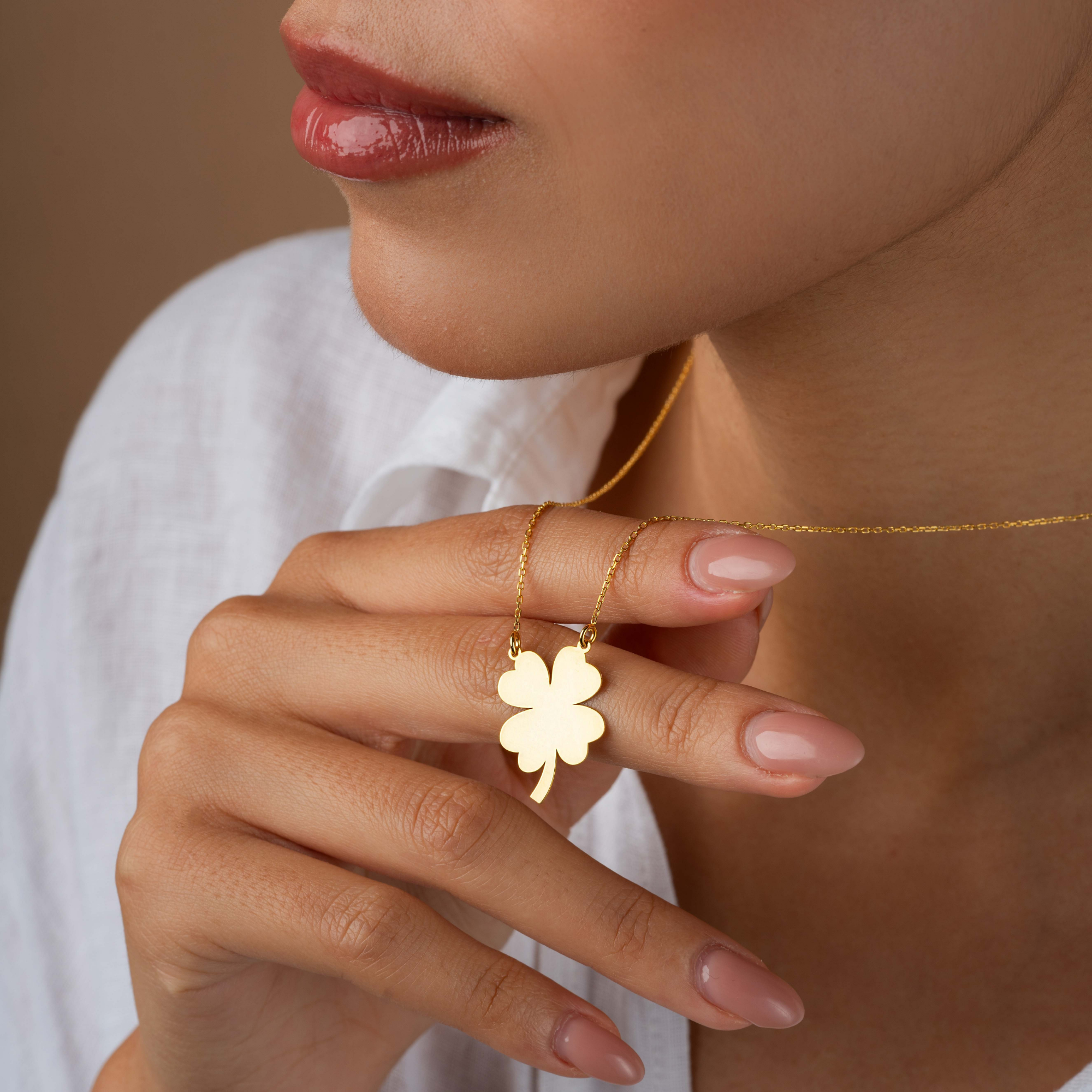 Clover pendant necklace